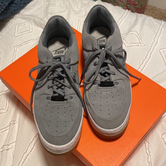 Nike Air Force 1 Sage low ‘cool grey’ - Picture 3 of 8